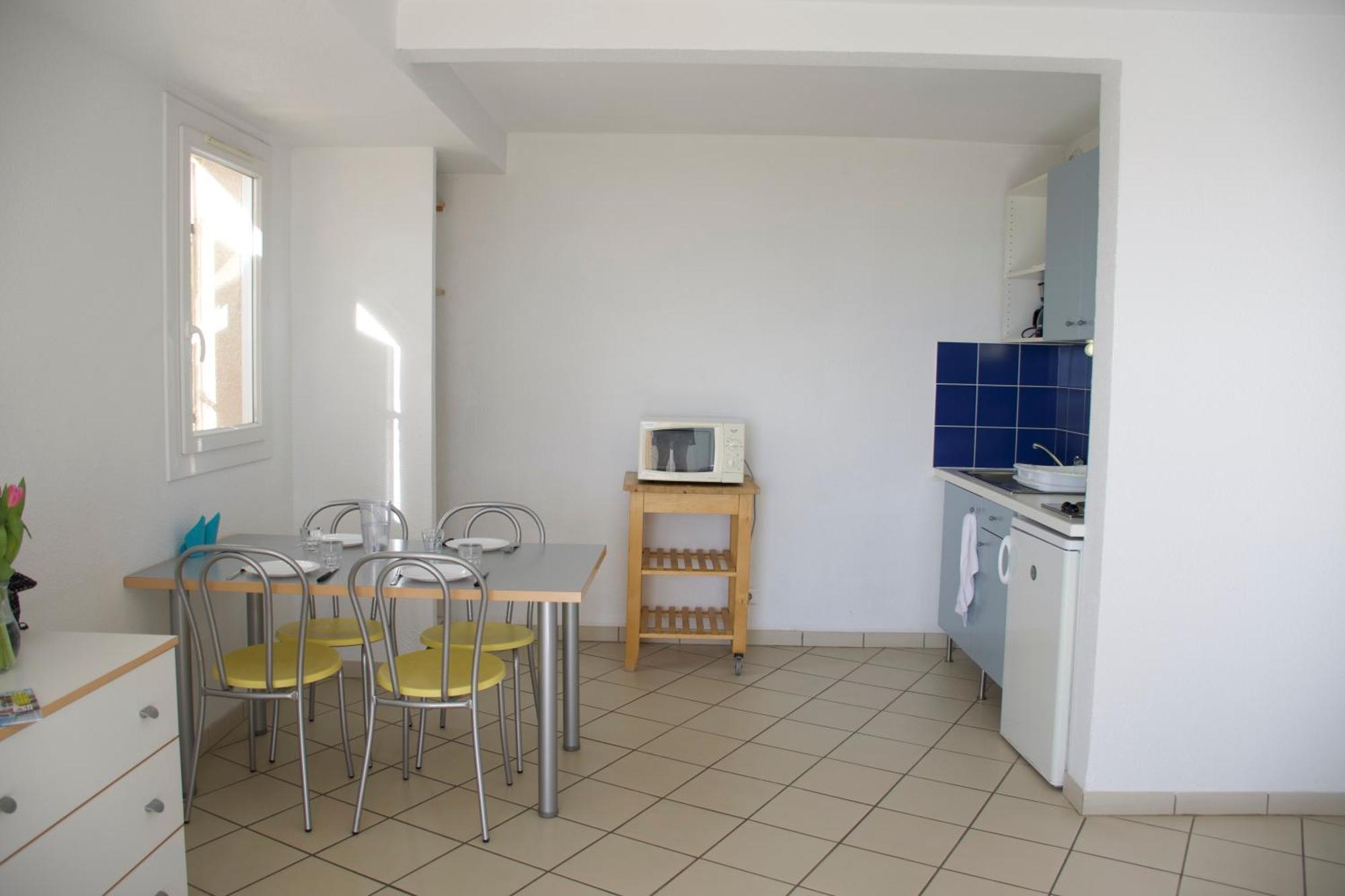 Ulvf Les Romarins Aparthotel Fleury  Exterior photo