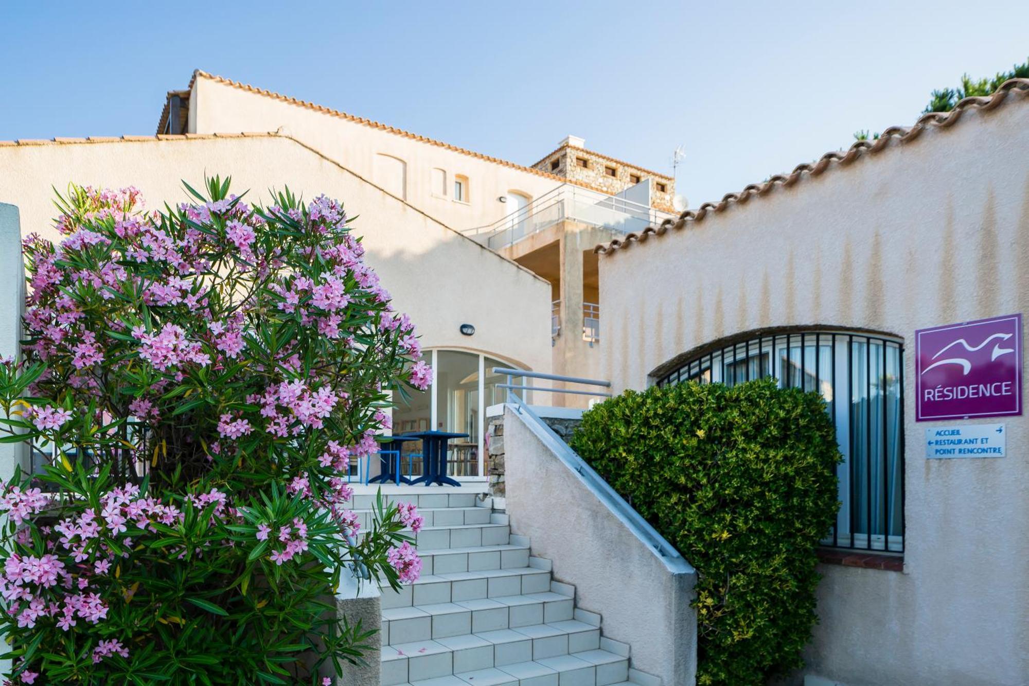 Ulvf Les Romarins Aparthotel Fleury  Exterior photo